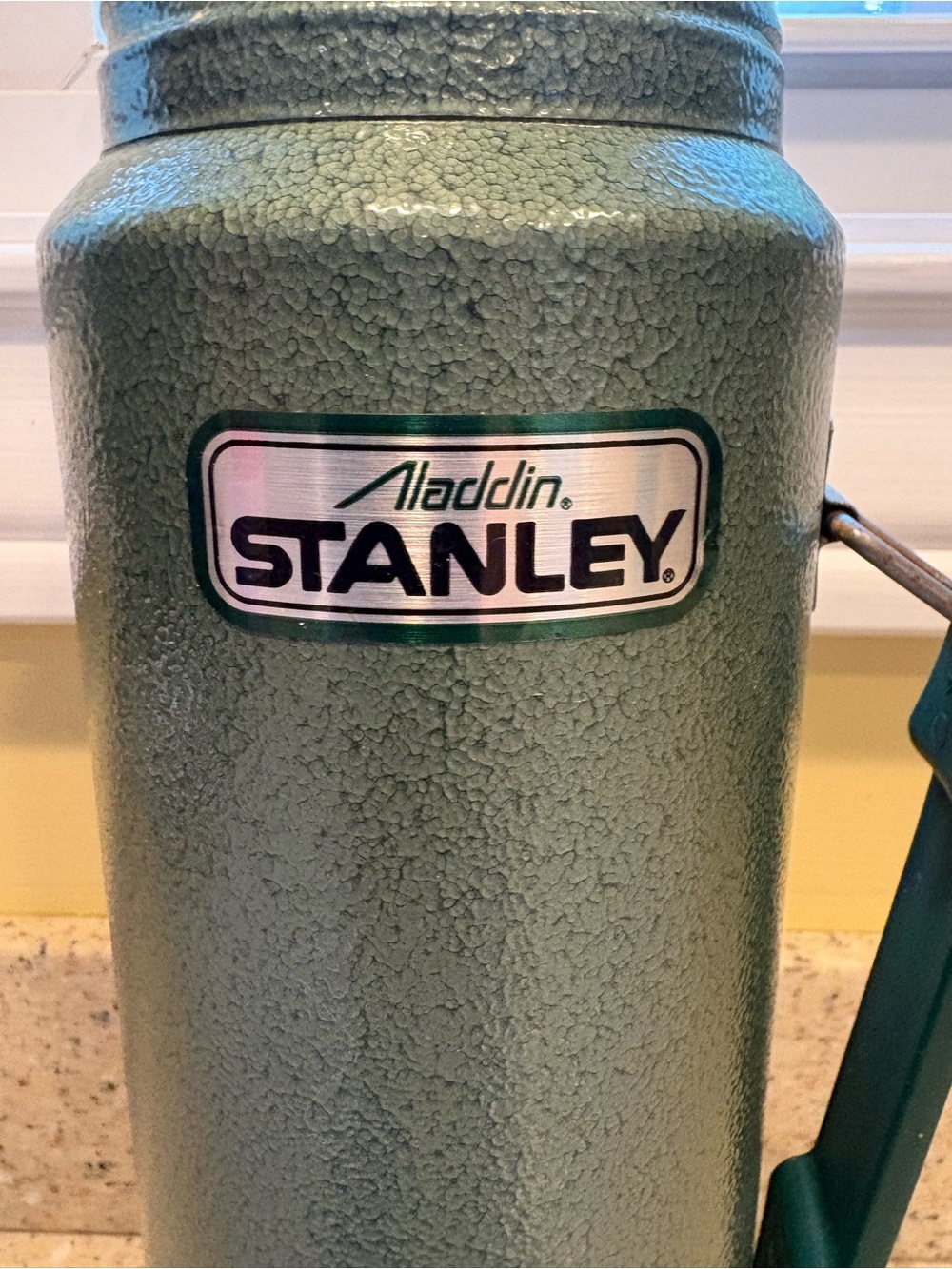 Vintage Aladdin Stanley Model A-944DH 1 Quart Vacuum Bottle, Hammertone Green - Picture 2 of 9